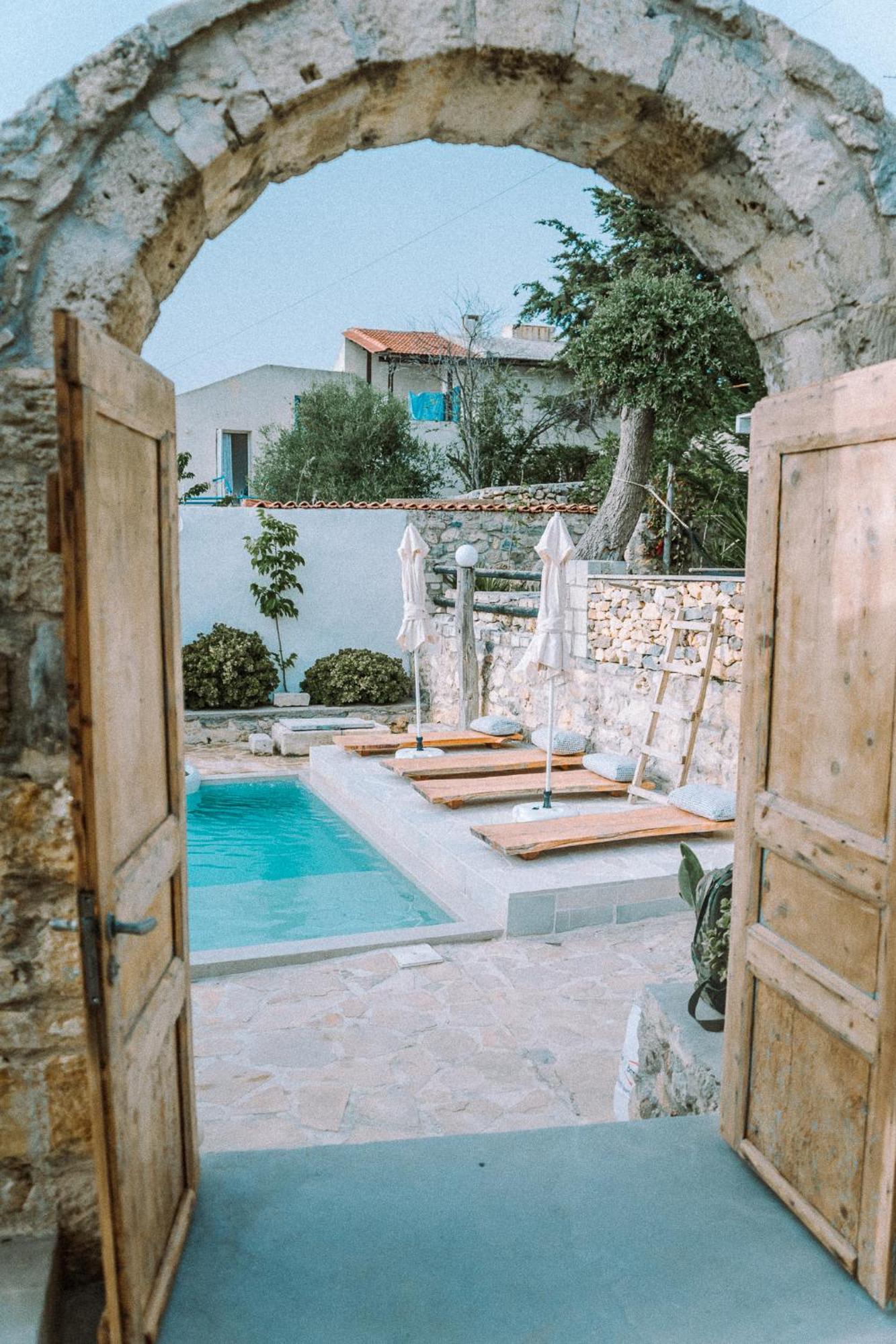 Antonia'S Stonebuilt Mansion With A Private Pool Villa Arméni Kültér fotó