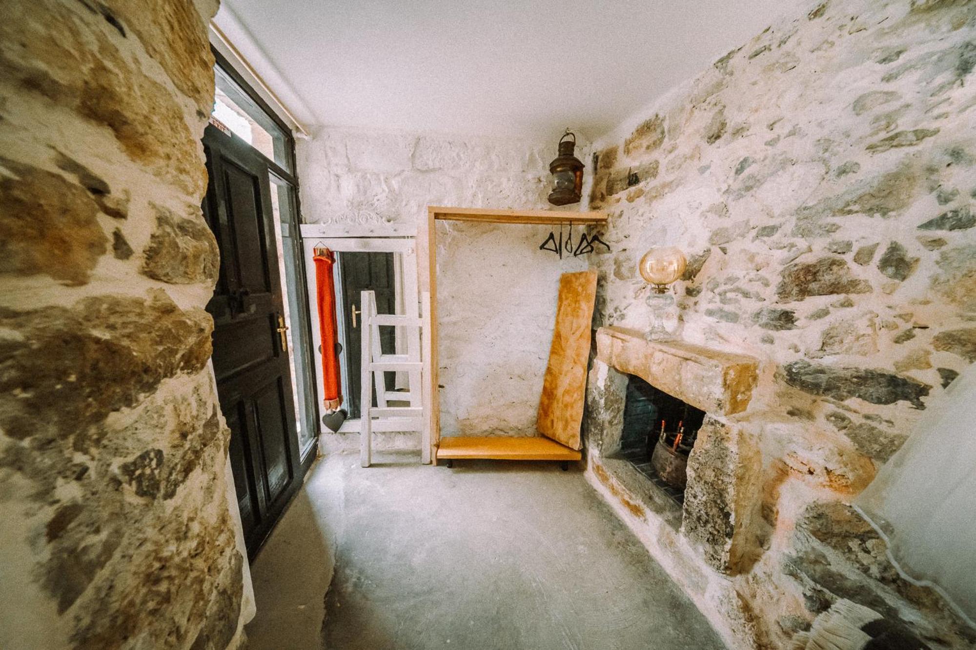 Antonia'S Stonebuilt Mansion With A Private Pool Villa Arméni Kültér fotó