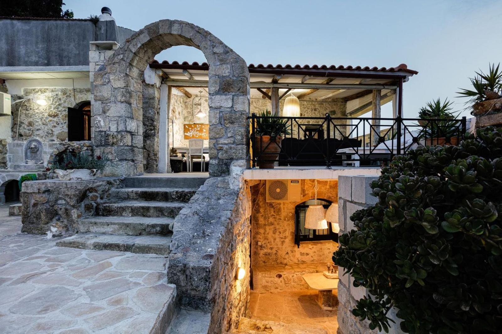 Antonia'S Stonebuilt Mansion With A Private Pool Villa Arméni Kültér fotó