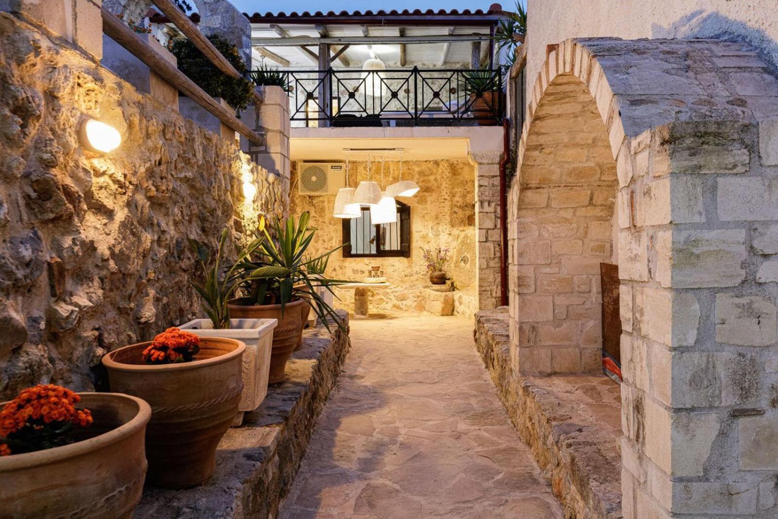 Antonia'S Stonebuilt Mansion With A Private Pool Villa Arméni Kültér fotó
