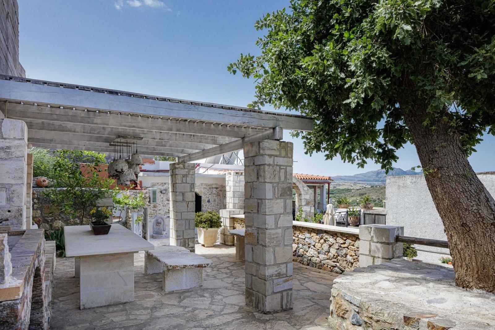 Antonia'S Stonebuilt Mansion With A Private Pool Villa Arméni Kültér fotó